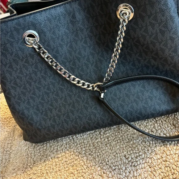 Michael Kors Gray and Black Shoulder Bag - Picture 2 of 7